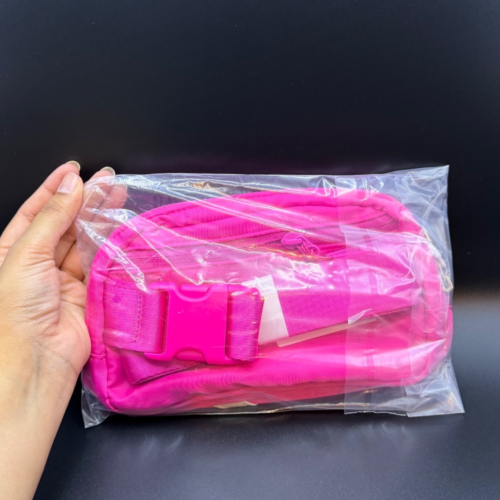 lululemon belt Bag Front logo - Picture 7 of 7